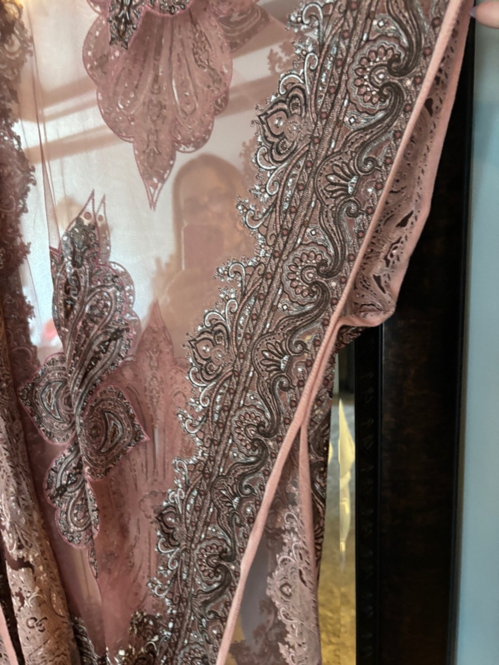 David and Young Sheer Paisley Fringe Kimono in Mauve - Picture 2 of 7